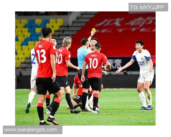 足球界第一顶流球星如何在赛场内外持续引领全球关注与热议